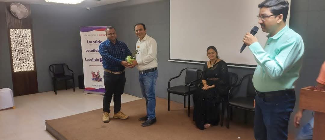 Felicitation by Doctors association After Conducting CME on Developmental Delay Early Recognition Dr Sunil Sable Pediatric Neurologist and Epilepsy Specialist Ahilynagar(Ahmednagar) Maharashtra